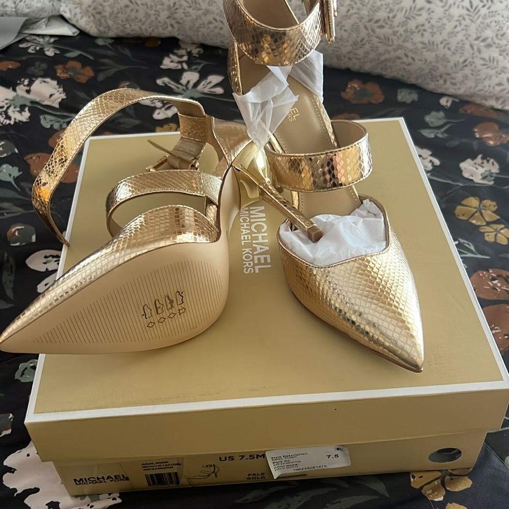 MICHAEL Michael Kors Amal Pump - Picture 3 of 5